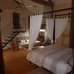 Le Clos De La Pinsonniere Bed & Breakfast 3*